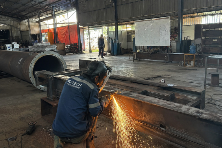 Jasa fabrikasi industri untuk proyek manufaktur oleh Hutech Engineering
